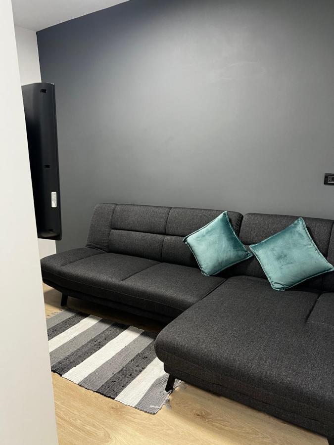 Amion Apartment In Center Of تيرانا المظهر الخارجي الصورة