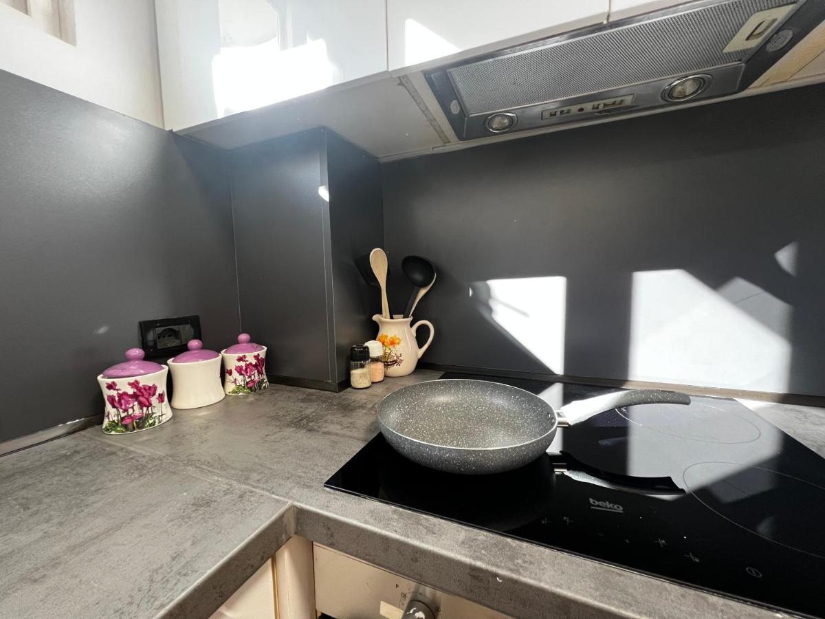 Amion Apartment In Center Of تيرانا المظهر الخارجي الصورة